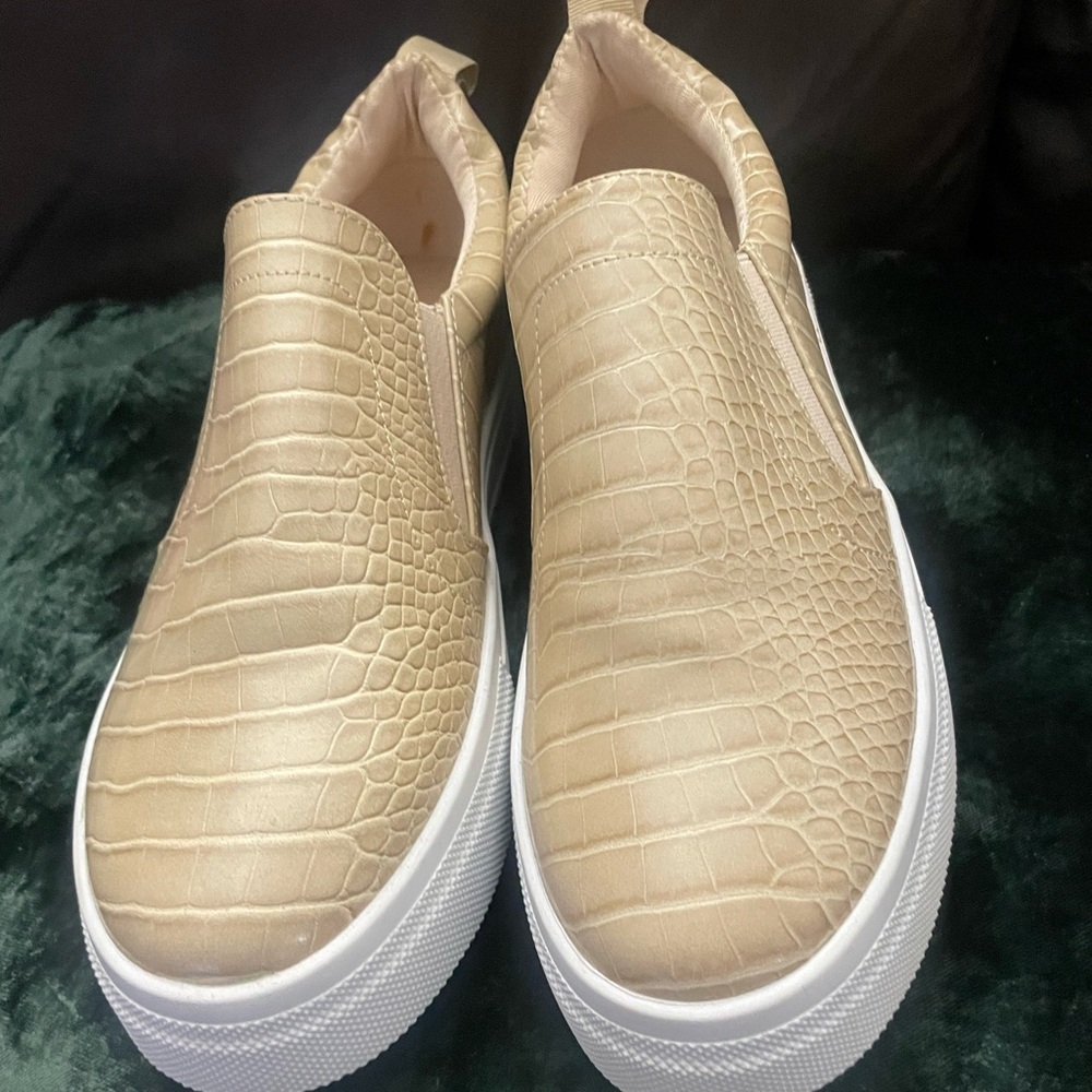 Lulus women’s shoes sz 8